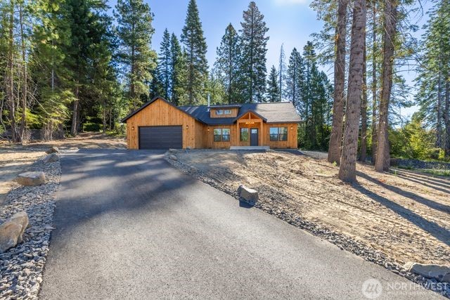 Craftsman exterior and paved driveway