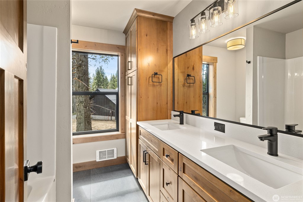 Full guest bath